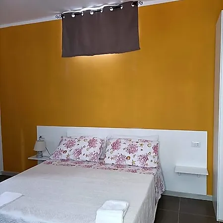 Domus Hera Bed & Breakfast 4*
